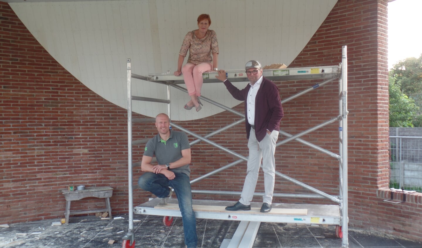Pim van Zeeburg, Willemien Klein Geltink en Harry Jansen v.l.n.r.) die het kloppende hart van de Stichting Muziekkoepel Vorden vormen. Foto: Jan Hendriksen.
