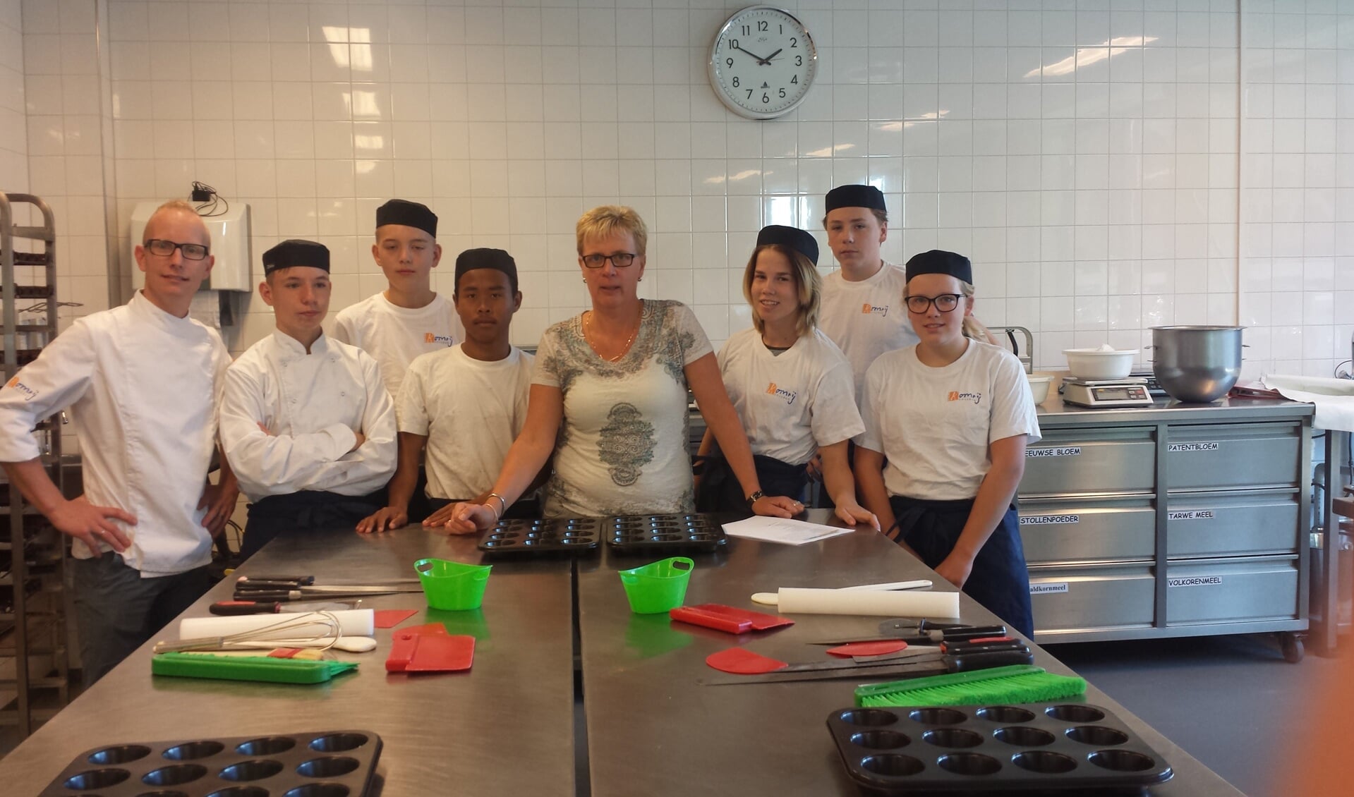 Astrid Tiggeloven met haar leerlingen. Foto: PR