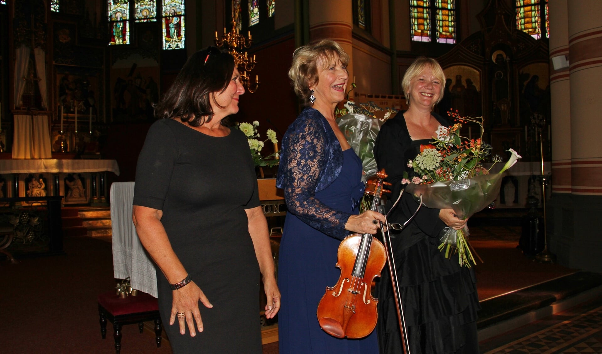 Anne van der Vliet - Brouwer, Michaela Hollmannová en Diana de Vries na een succesvol concert. Foto: Liesbeth Spaansen