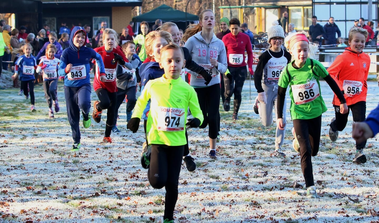 De kinderen van vier tot en met twaalf jaar mochten als eerste het bos in voor de een kilometer lange Kidscross.. Foto: PR.