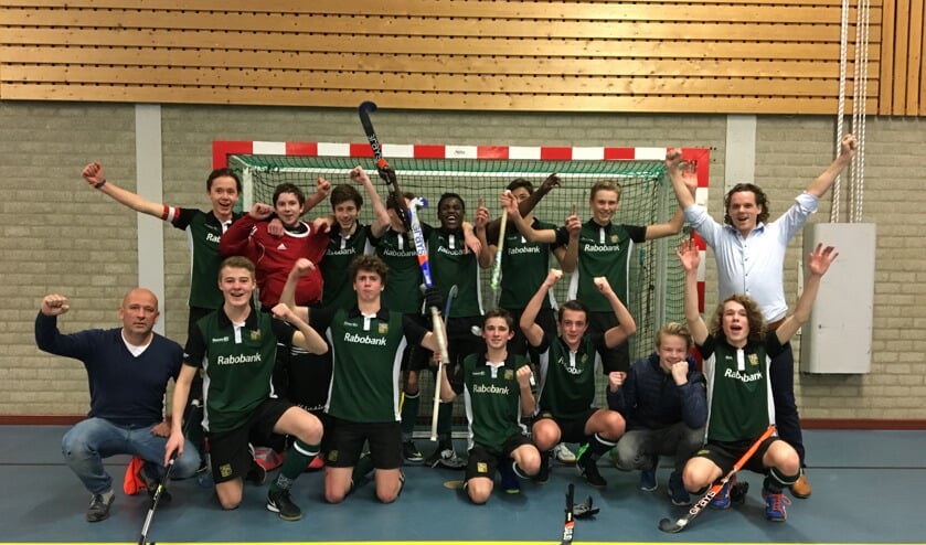 Jongens B1 MHC Zutphen kampioen in de zaal 2016-2017. Foto: PR