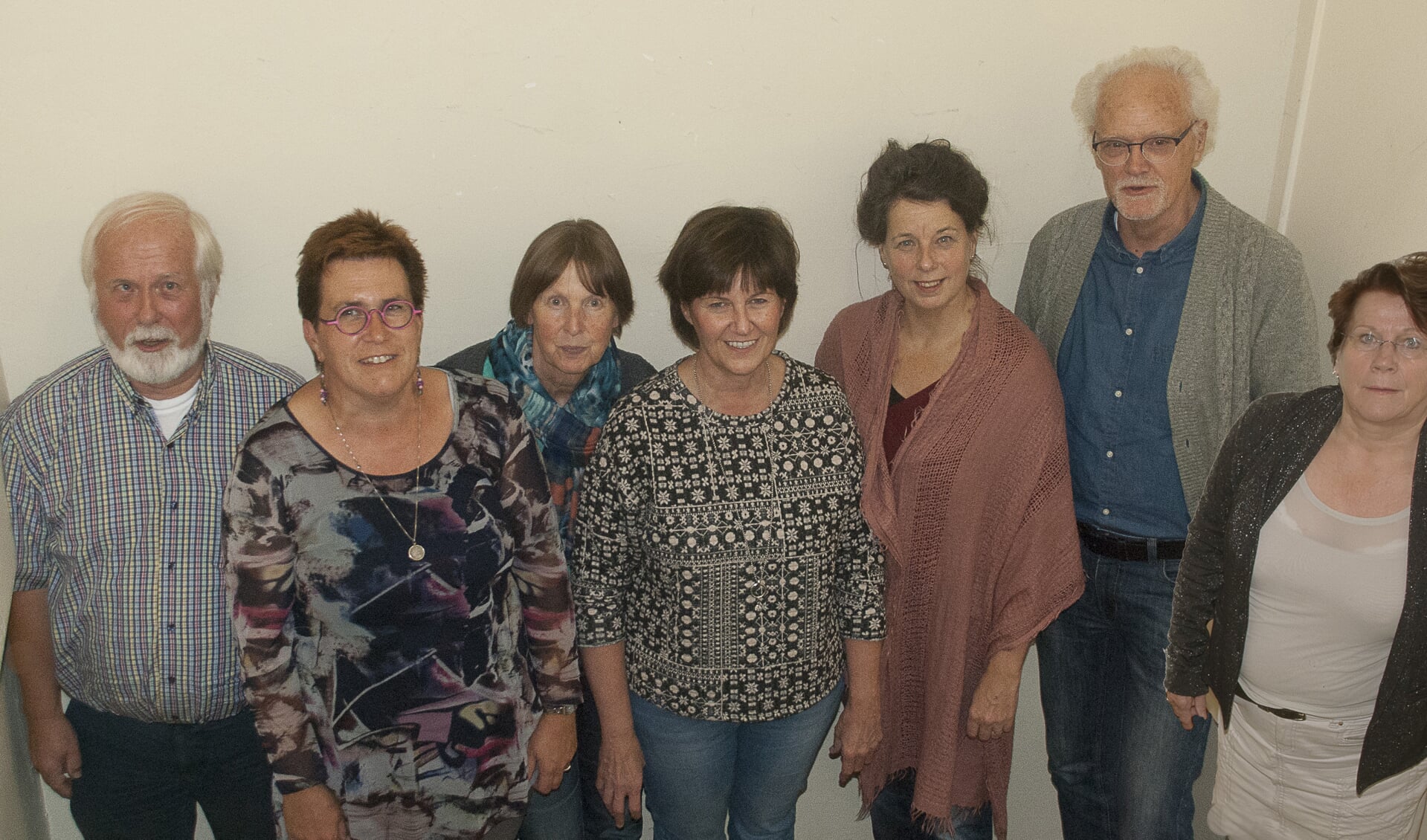 Van links naar rechts Bep, Henriëtte, Anneke, Jet,  Marjon, Kees en Marlies. Joop ontbreekt. Foto Marinus ter Horst