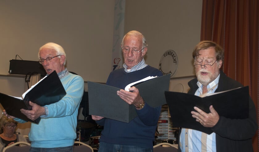 De bassen (v.r.n.l.) Peter Glasbergen, Jos Spaen en Gerard Oxener. Foto: Ans ter Horst