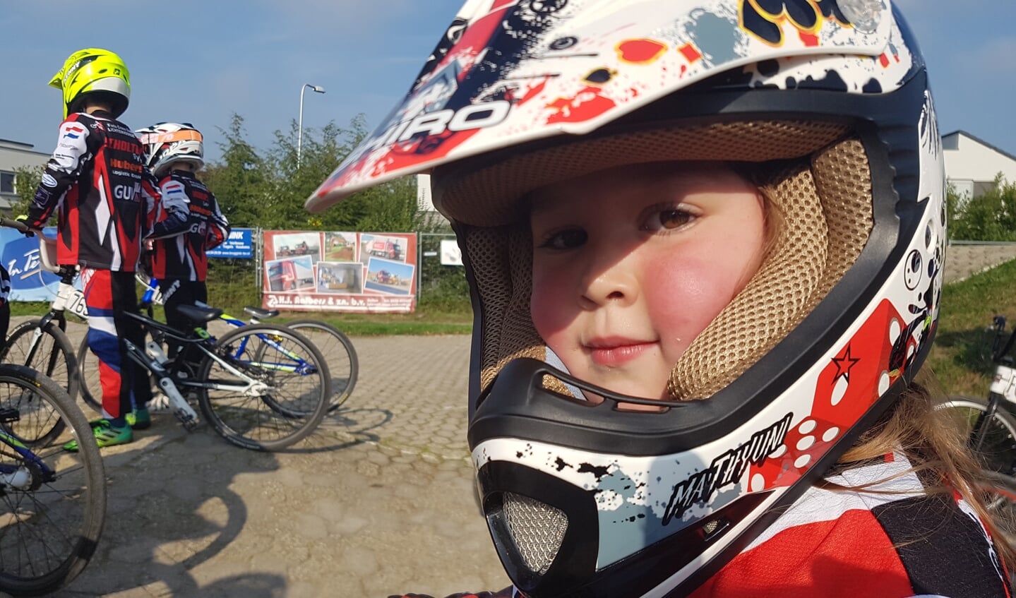 De jongste deelnemer aan de clinic is het 4-jarige talent Zoë van Gessel. foto: Kyra Broshuis