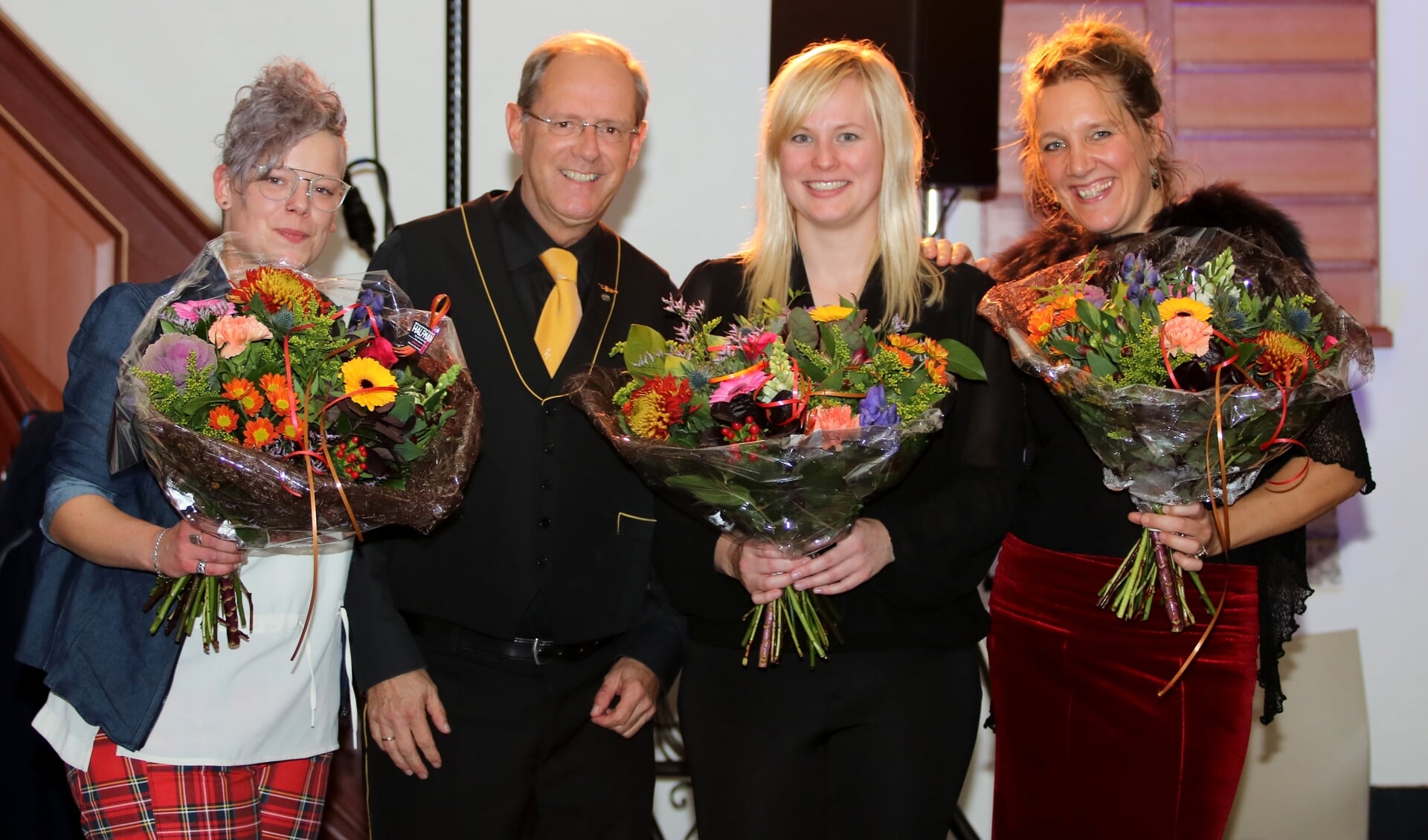 Wieteke Schotsman, voorzitter Wout Dekkers, Nikki Kleijsen en Maartje Epema. Foto: Rob Schmitz Fotografie