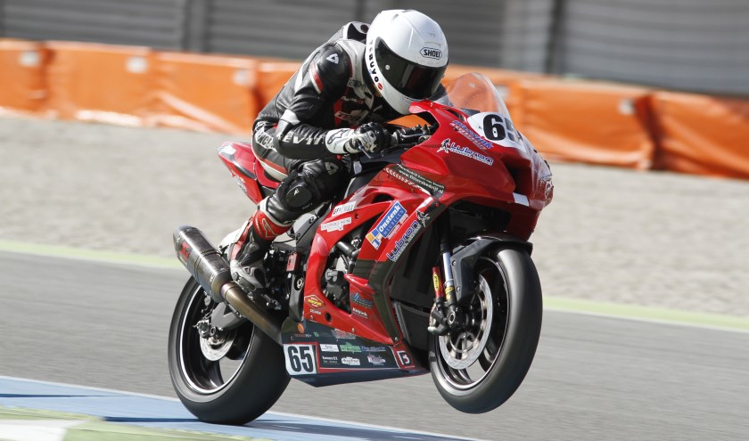 Joey den Besten in actie op de superbike machine. Foto: Henk Teerink