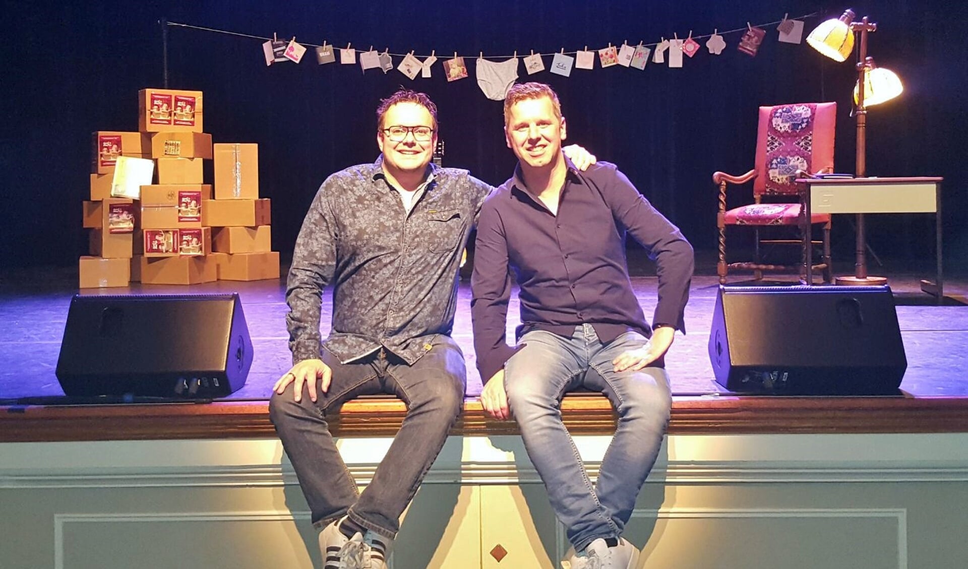 Joost en Martijn vlak voor hun optreden in 'De Kleine Willem' in Enschede.