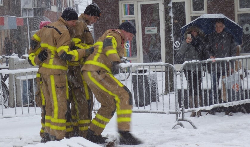 Stoere mannen in actie bij de Winter Games. Foto: Annekée Cuppers