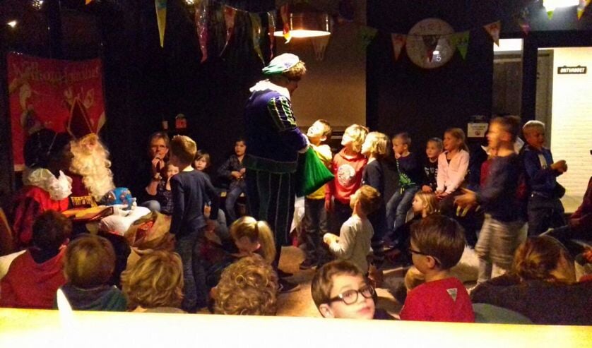 Gezellig sinterklaasfeest bij de haard van SV Basteom. Foto: PR