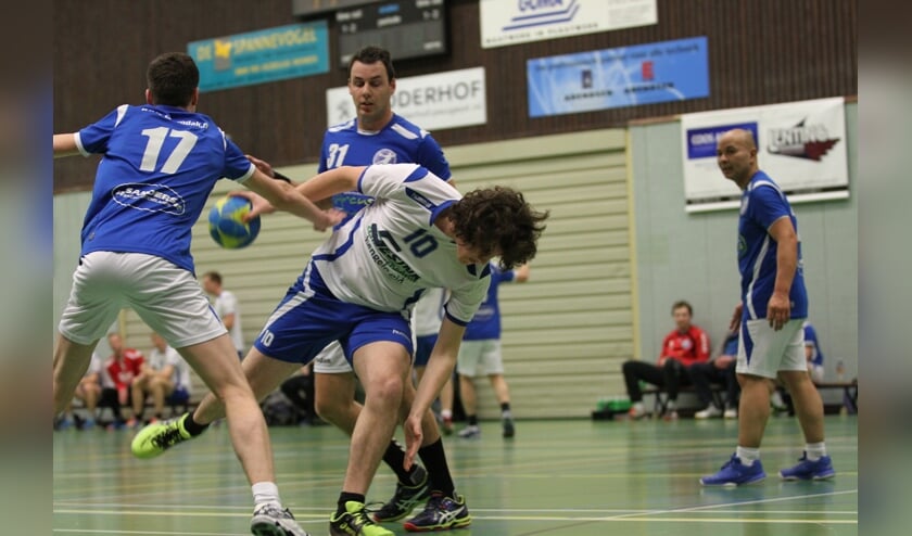 Ondanks stevige verdediging van The Flyers kon Quintus scoren. Foto: SV Quintus/Liesbeth Spaansen