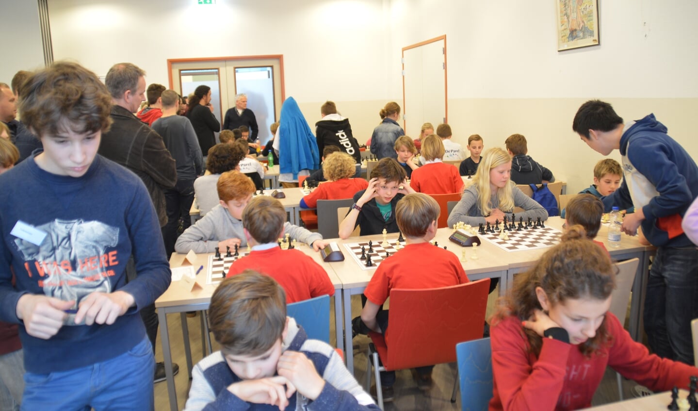 Zeven ronden werden er gespeeld met een bedenktijd van 12,5 minuut per persoon per partij. Foto: PR
