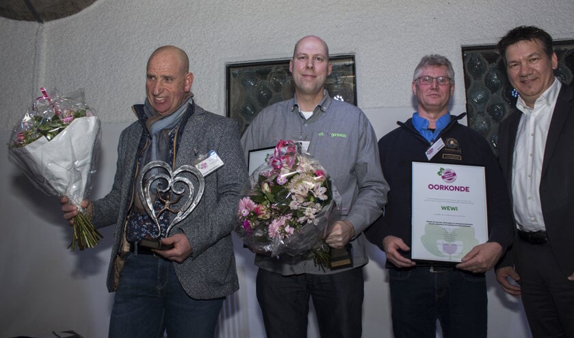 V.l.n.r.: Kasper Vrielink (Kasper Vrielink Dakwerk), Freddy Evers (Inhetgroen), Wim Heinen (WEWI) en Henk Hölscher (voorzitter vakjury). Foto: Merel Hooning
