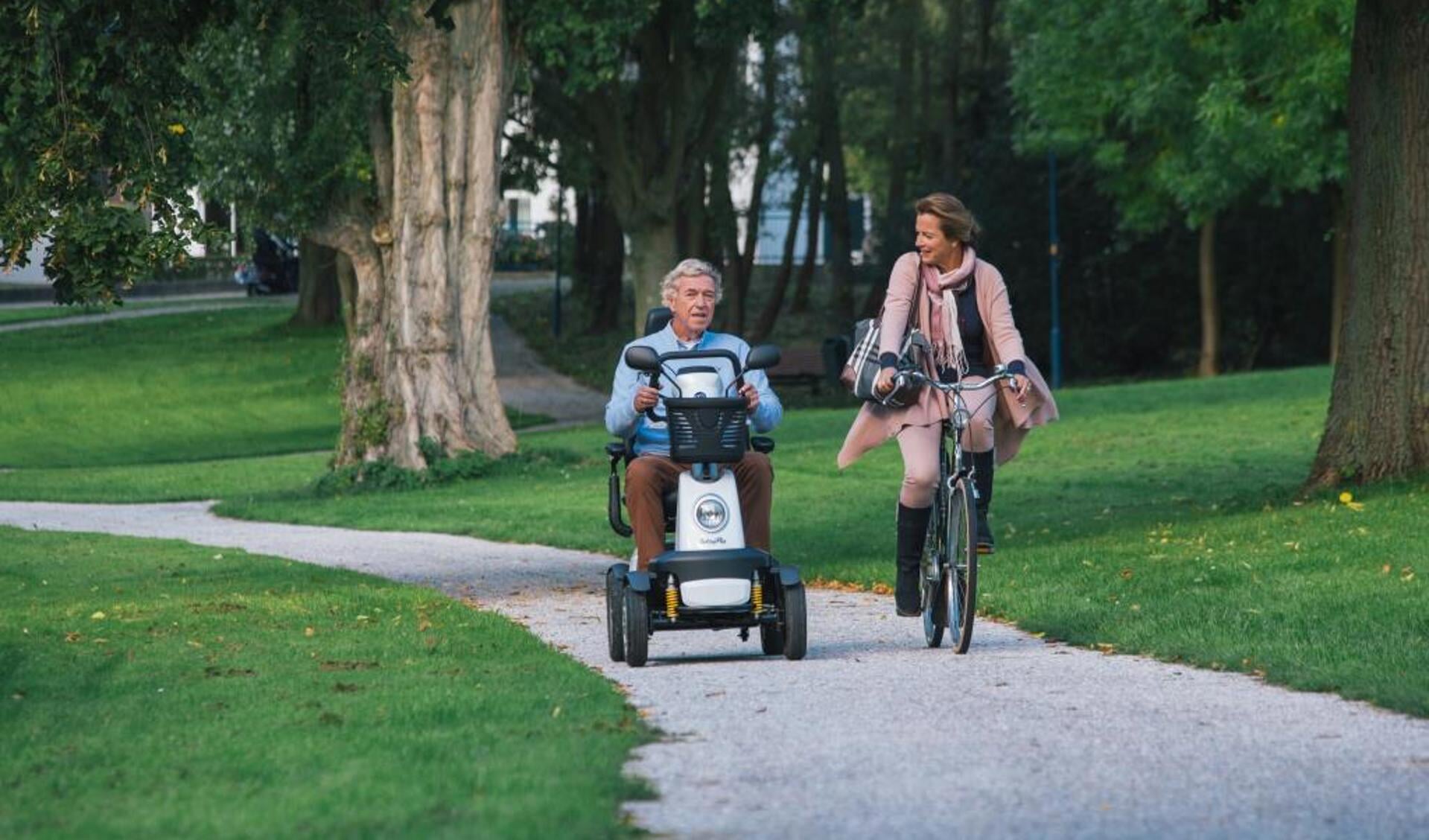 Maak een proefrit op een aangepaste fiets, een scootmobiel of elektrische rolstoel. Foto: PR