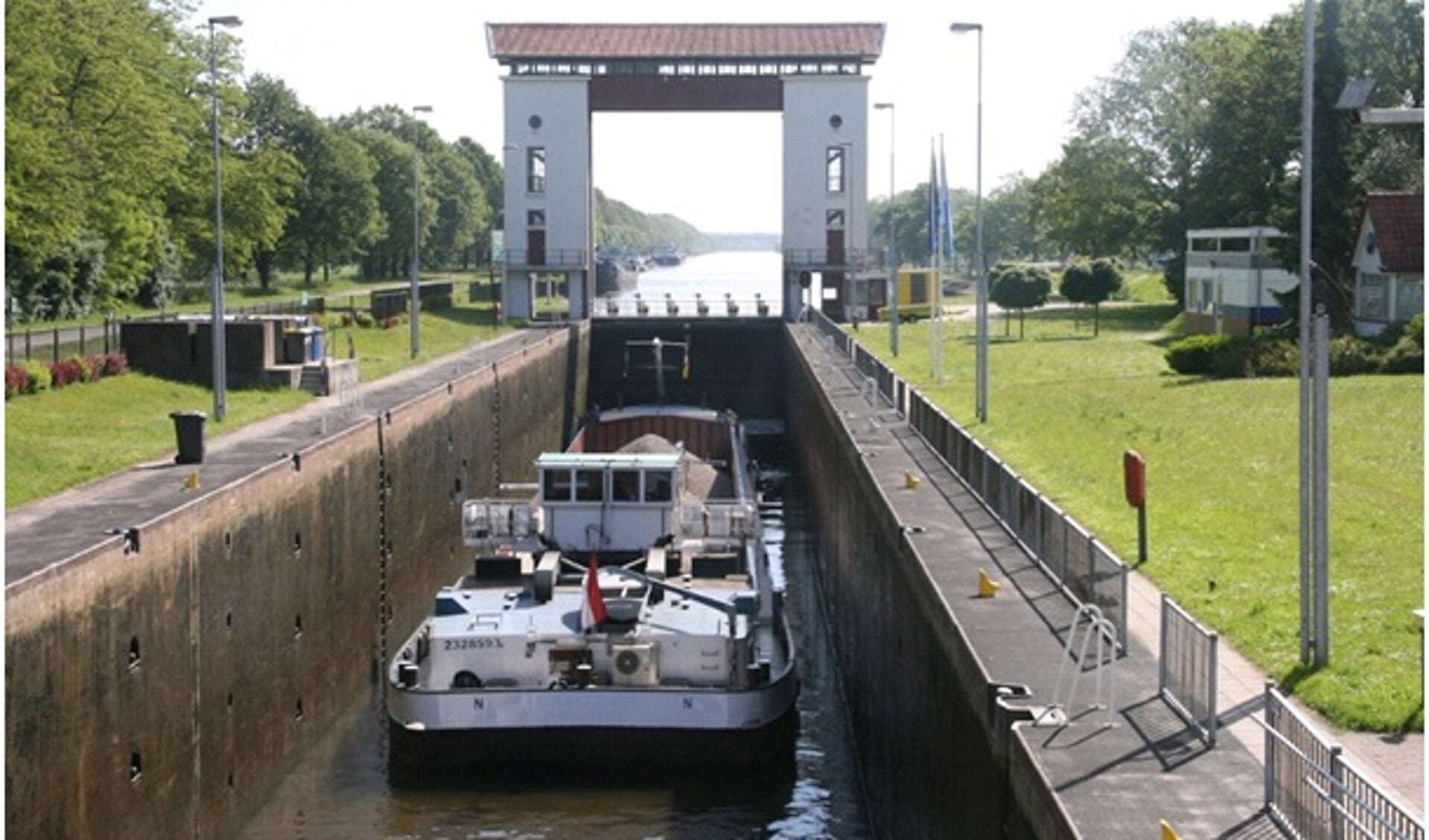 Tijdens de lezing wordt ook uitleg gegeven over de werking van de Eefdese sluis. Foto: PR