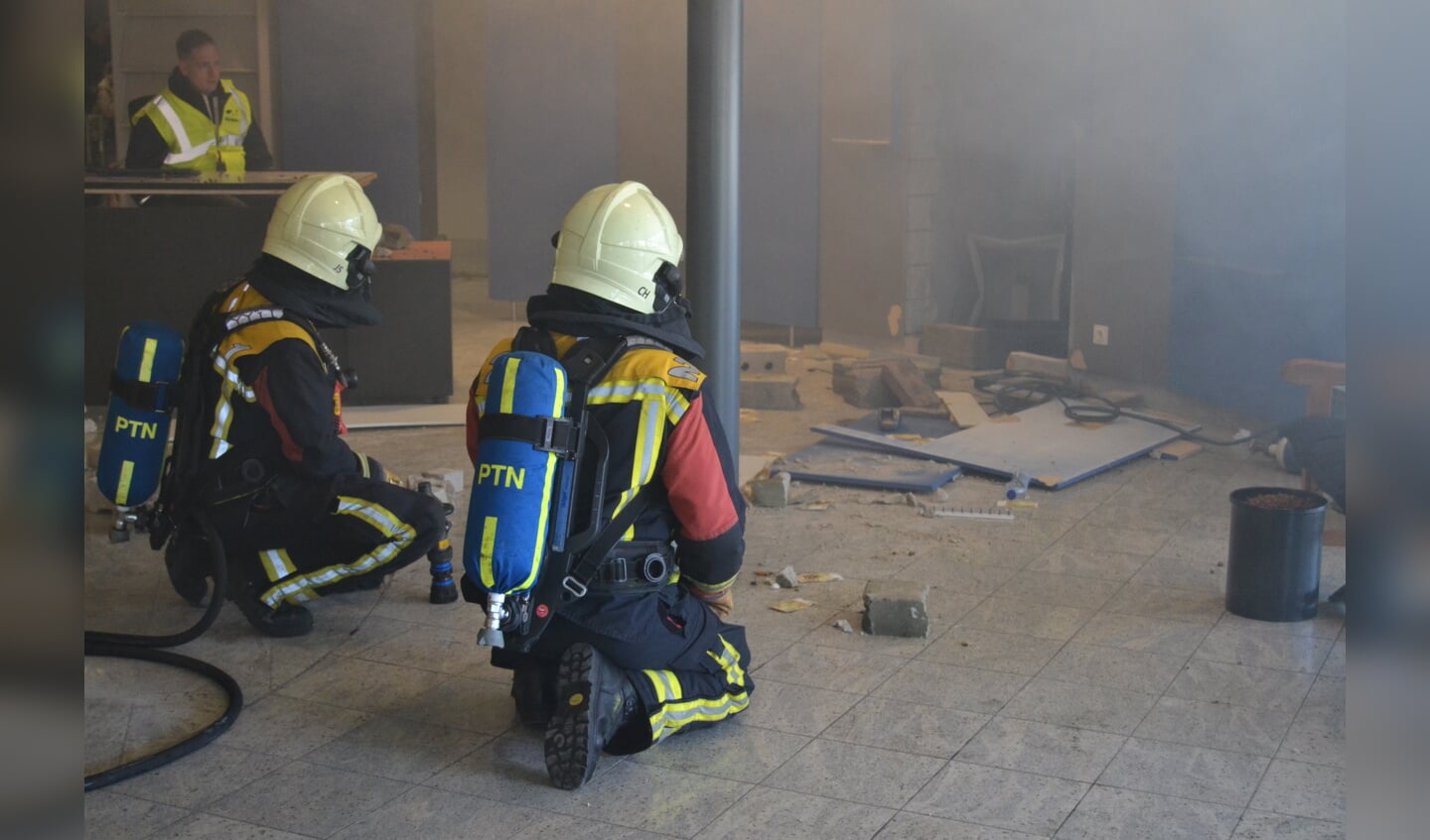 Brandweerkorpsen verrichten vaardigheidstoetsen. Foto: Karin Stronks