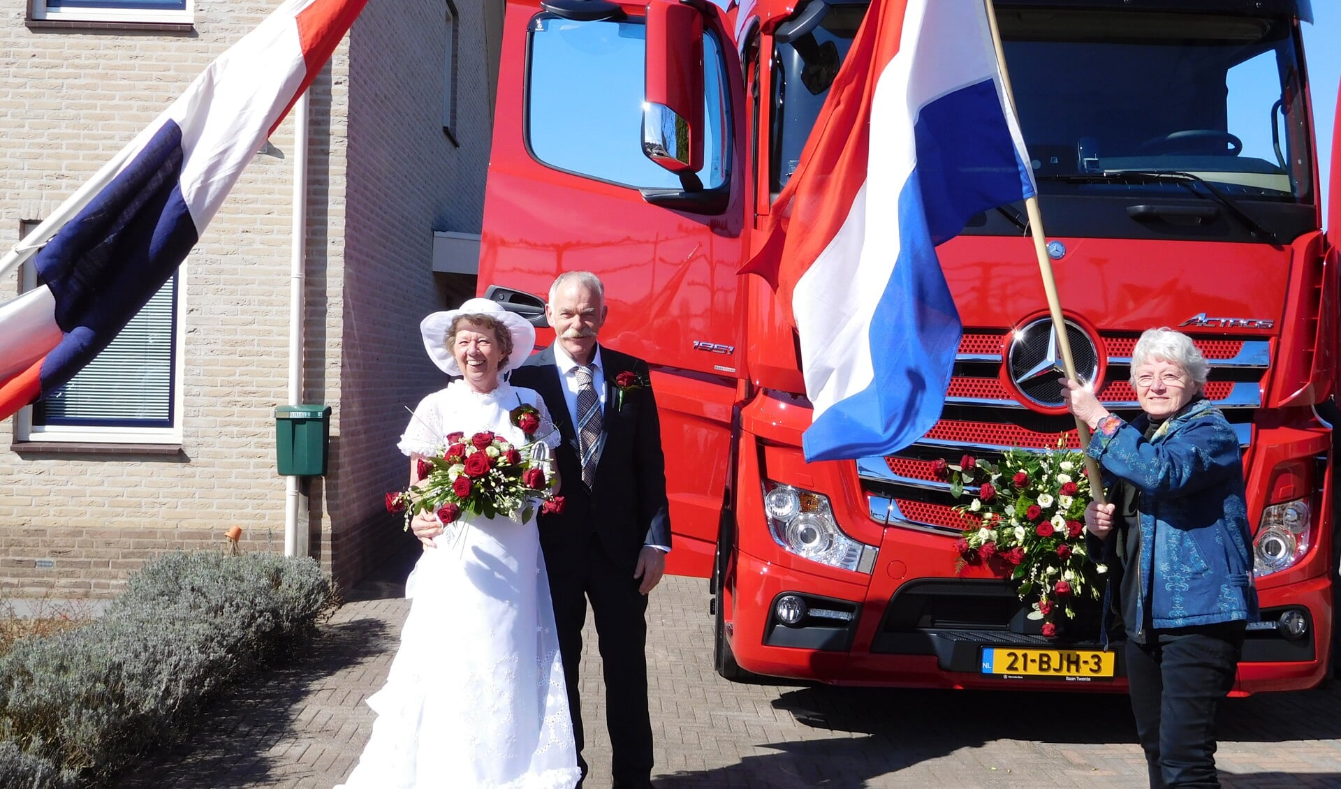 Gerrit en Dinie Bruil trouwen op hun veertig jarig huwelijksfeest. Foto: Claudia Tankink