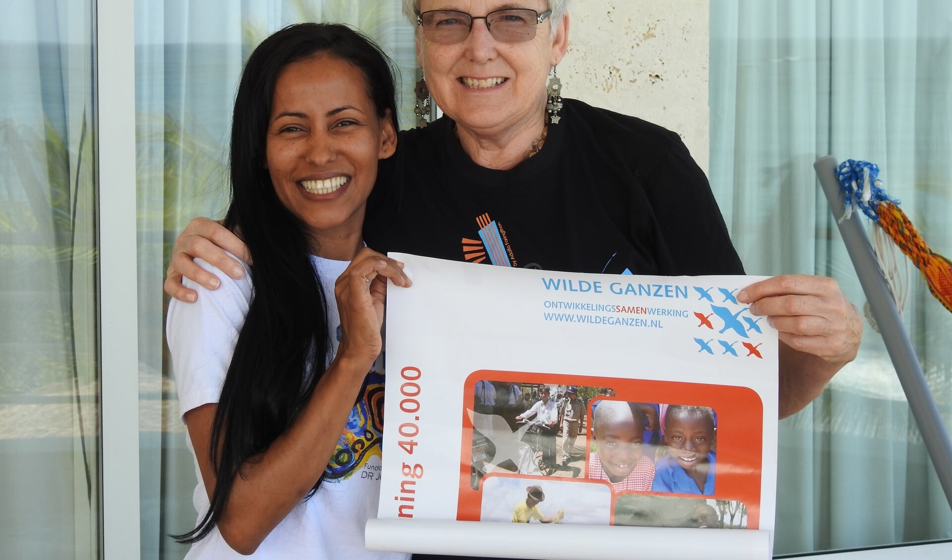 Gea Moser met oud-sponsorkind Maria Elena. Foto: KinderhulpDomRep