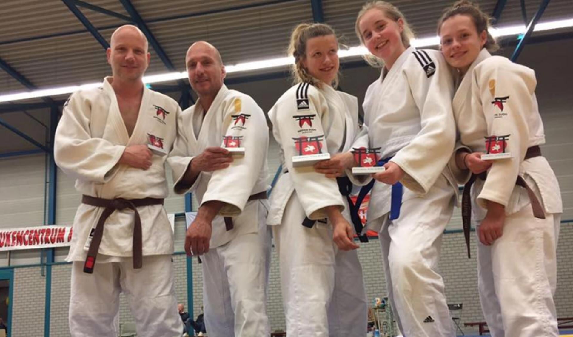 Prijswinnaars van het Friese Masters Ne-Waza toernooi. Foto: PR
