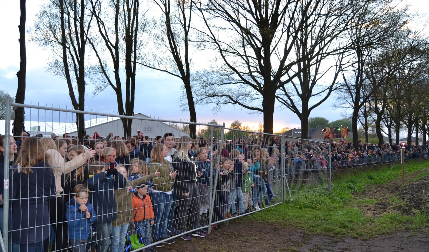 Ruim 3000 toeschouwers bij paasvuur Zieuwent. Foto: Karin Stronks 