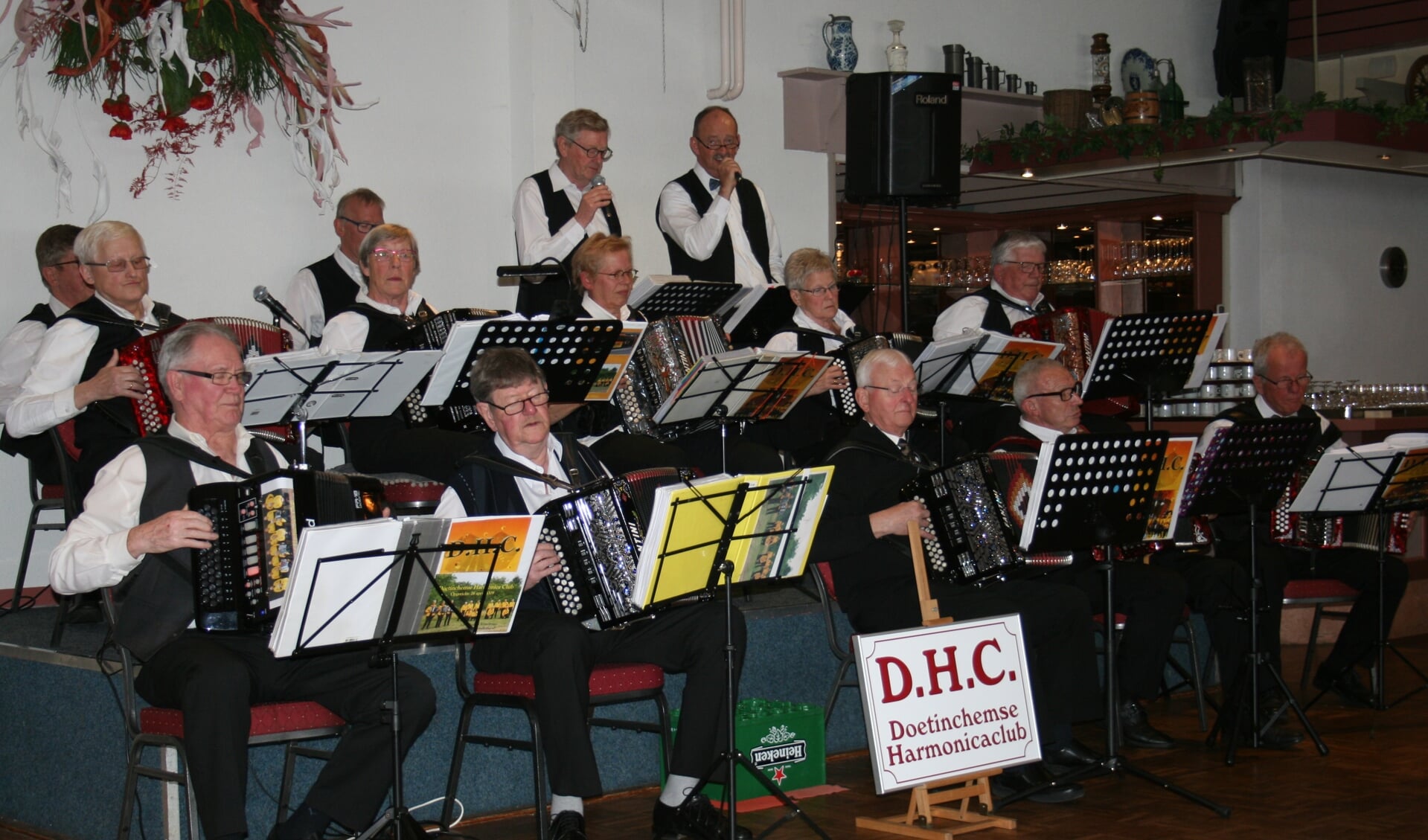 Gezellige middag met de Harmonicaclub D.H.C. Foto: Marijke Cornelis