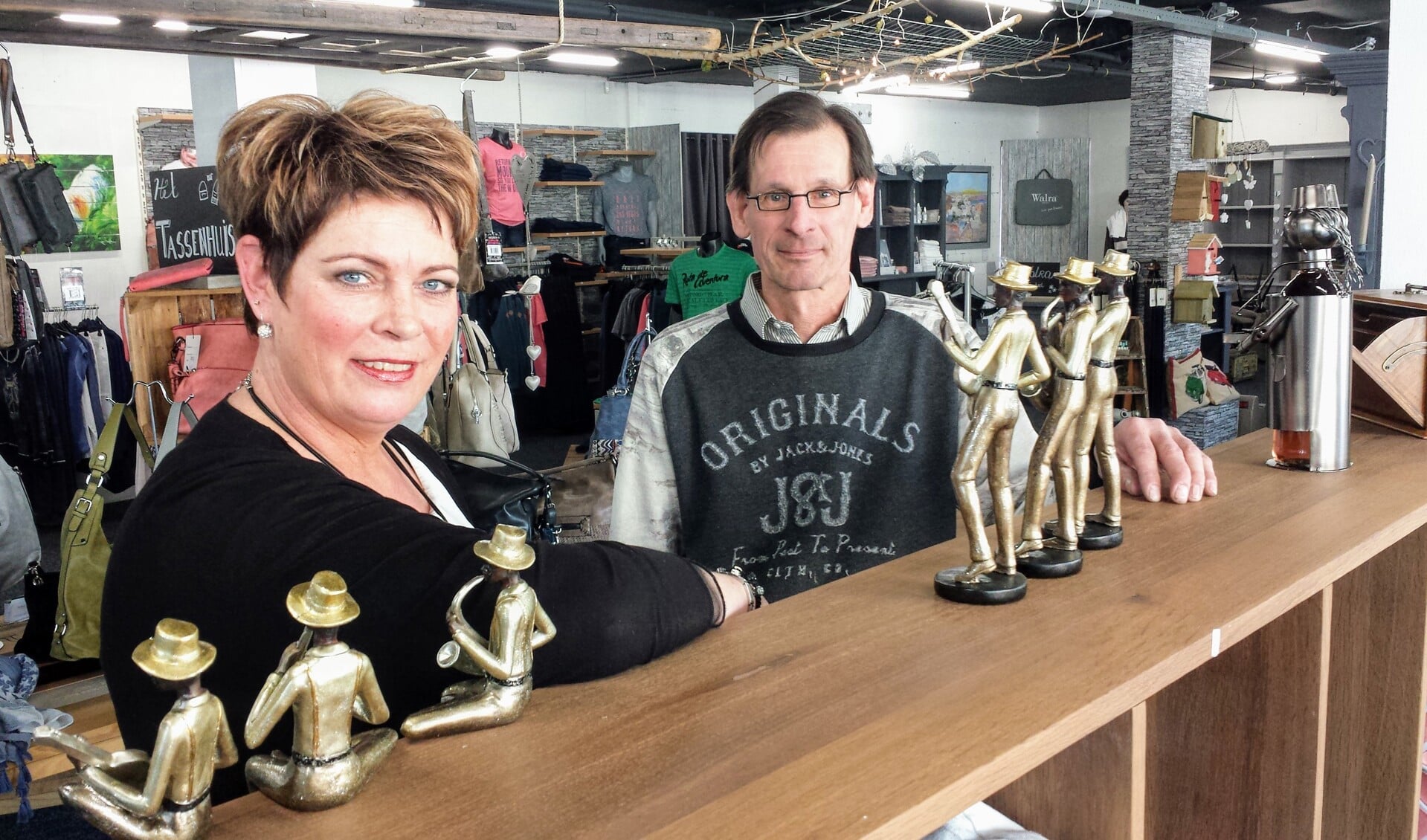 Evelien Klein Wassink en Rob Rosweide kijken tevreden terug op het eerste jaar van Shop Melange in Hengelo. Foto: Luuk Stam