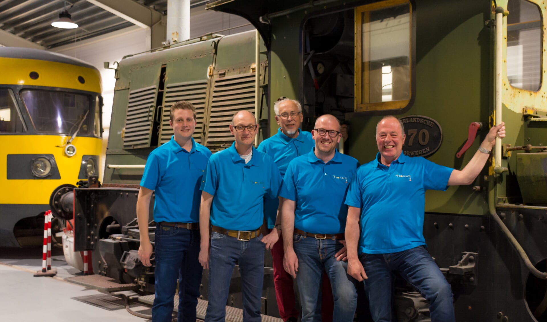 De bestuursleden Stichting Transit Oost, van links naar rechts; Tomar Sonderen, Remco Hijink, Gerrit Klein Kranenbarg, Stuart Weir, Dick van Dijk. Foto: PR