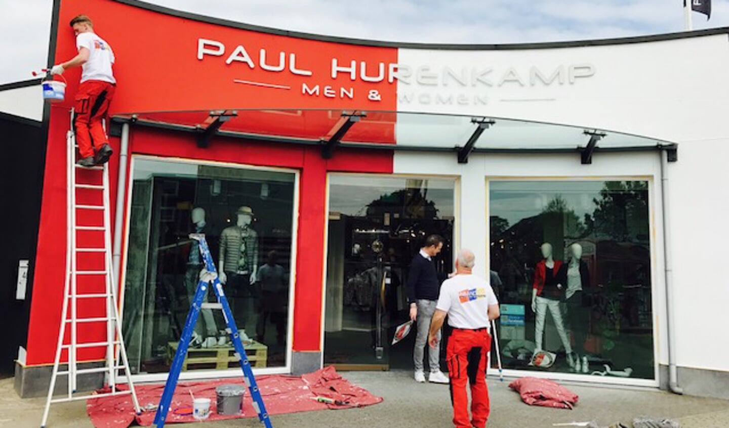 Paul Hurenkamp is zo trots op 'zijn kluppie' dat hij de gevel van zijn pand in de kleuren van Feyenoord liet schilderen. Foto: PR