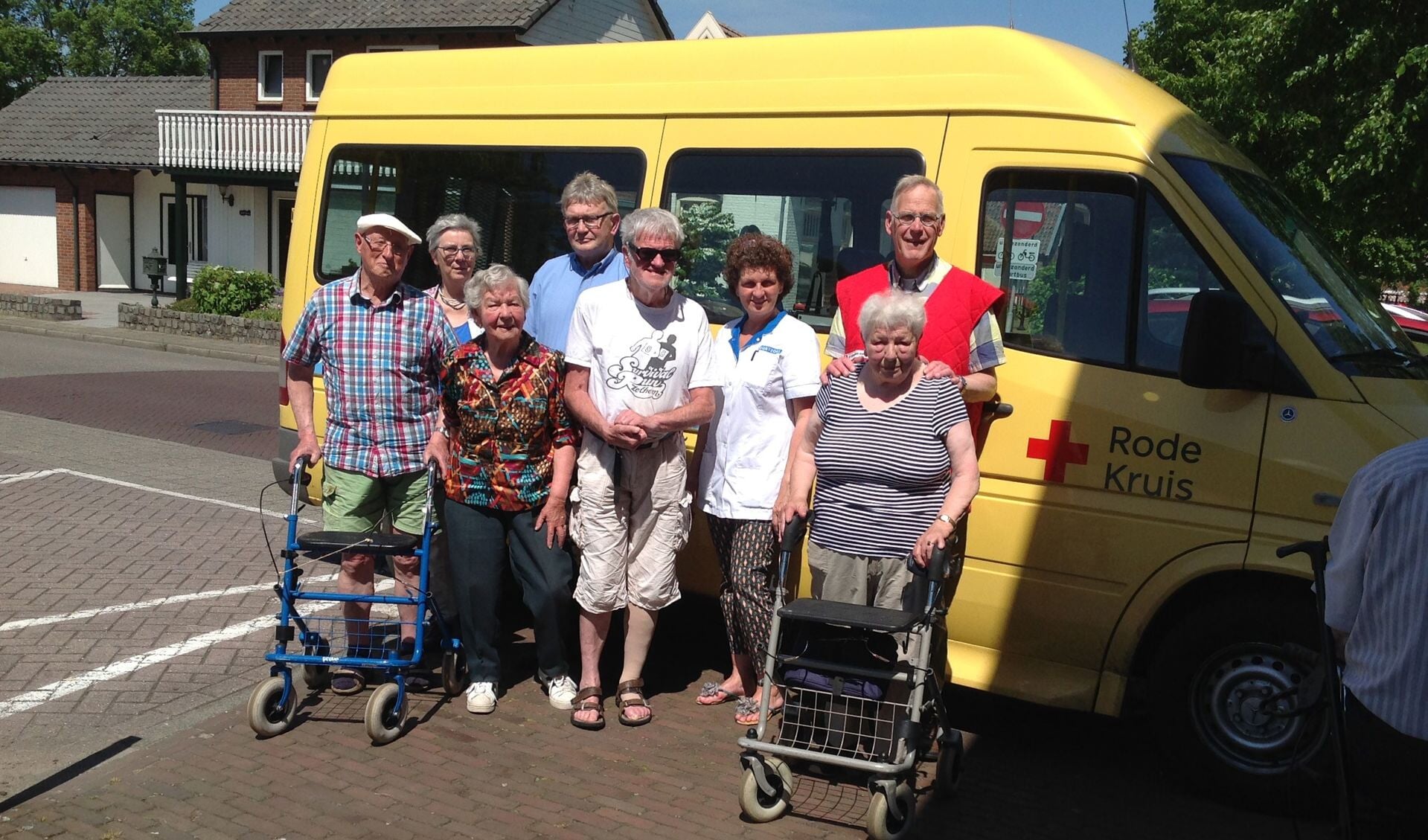 Elke week rollatorloop door samenwerking van Buurtzorg Zelhem en Rode Kruis. Foto: PR