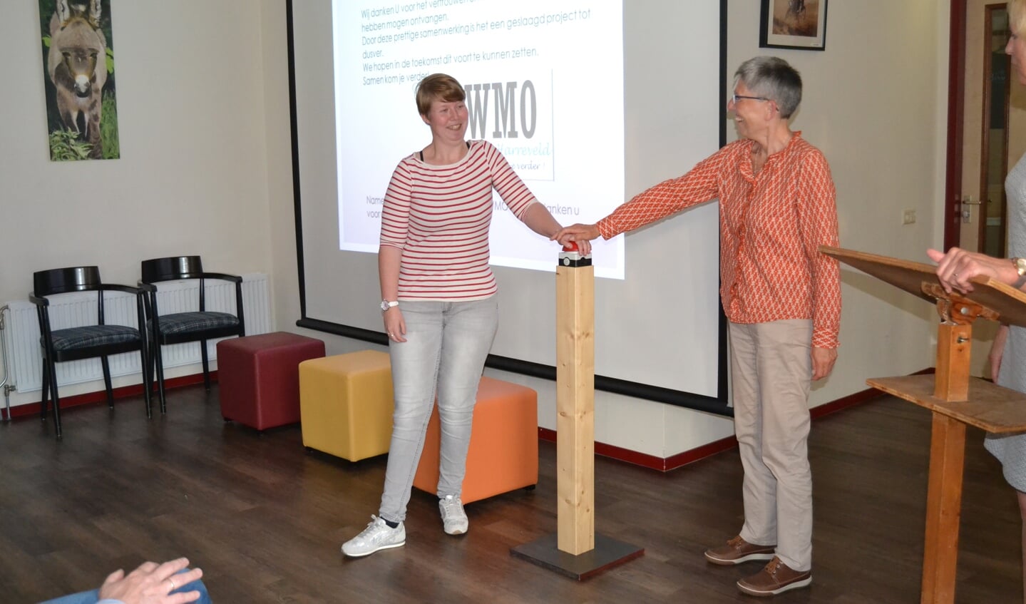 Lisa en Carry de Vries openen officieel WMO Harreveld. Foto: Karin Stronks