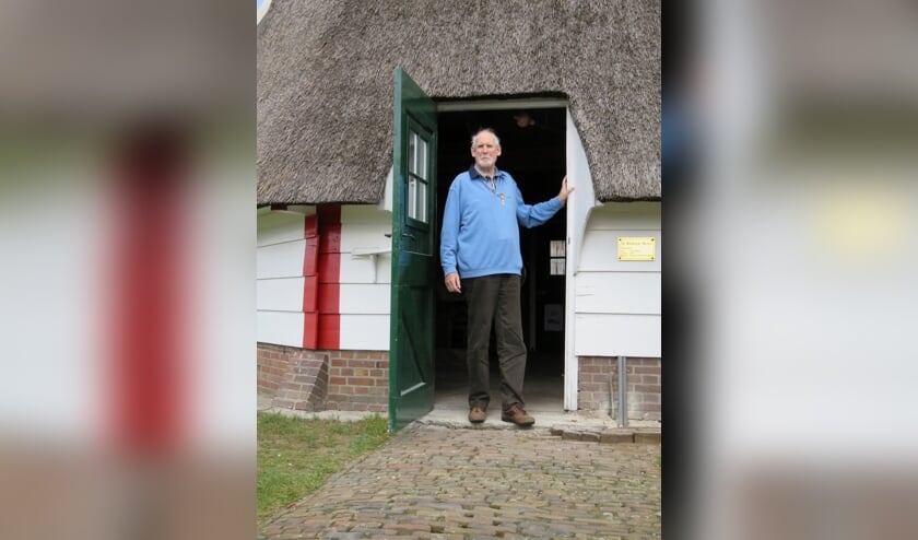 Aloys Melenhorst (80) is nog vrijwel wekelijks actief als vrijwillig molenaar op de Warkense Molen. Foto: PR