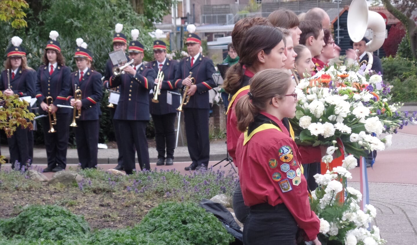 Arjan Ribbers blies tijdens de herdenking in Ruurlo de Last Post. Foto: Jan Hendriksen. 