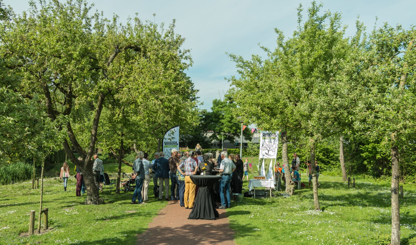 De bijeenkomst in de boomgaard. Foto: Achterhoekfoto.nl/Henk Derksen