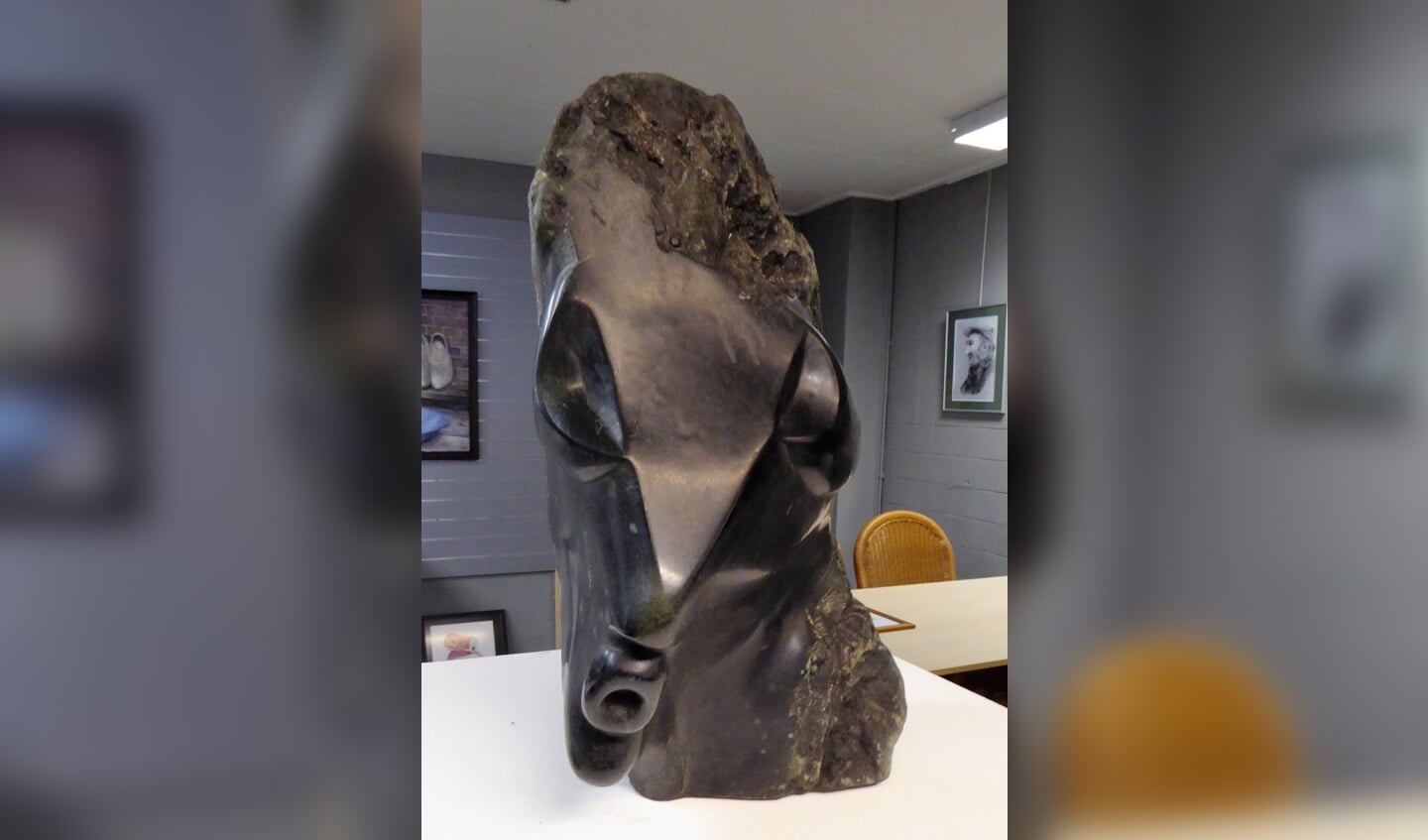 “Paard”- stenen beeld van Joke Klumper