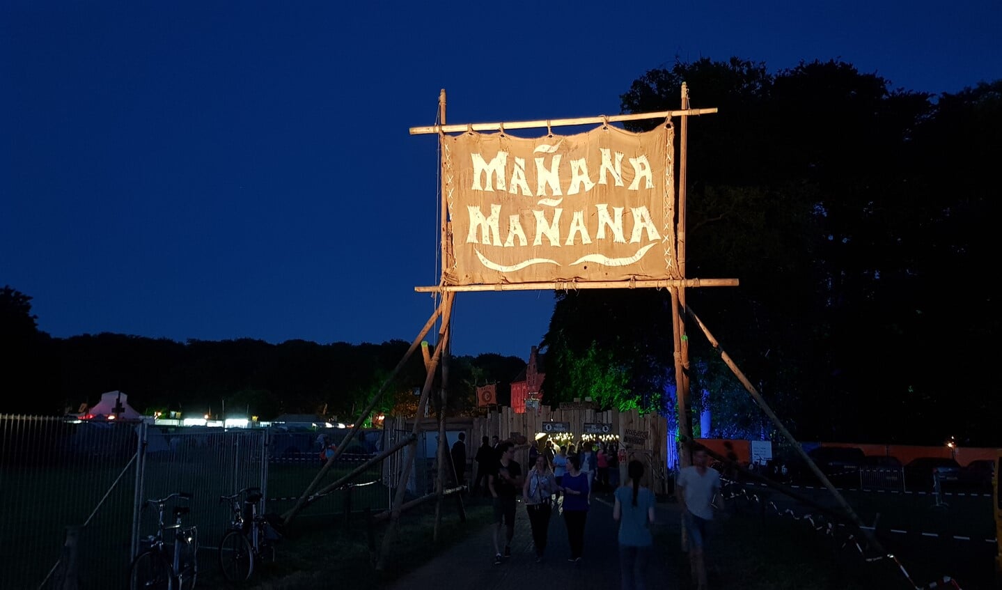 Veel bezoekers weten de ingang van Mañana Mañana te vinden. Foto: Luuk Stam