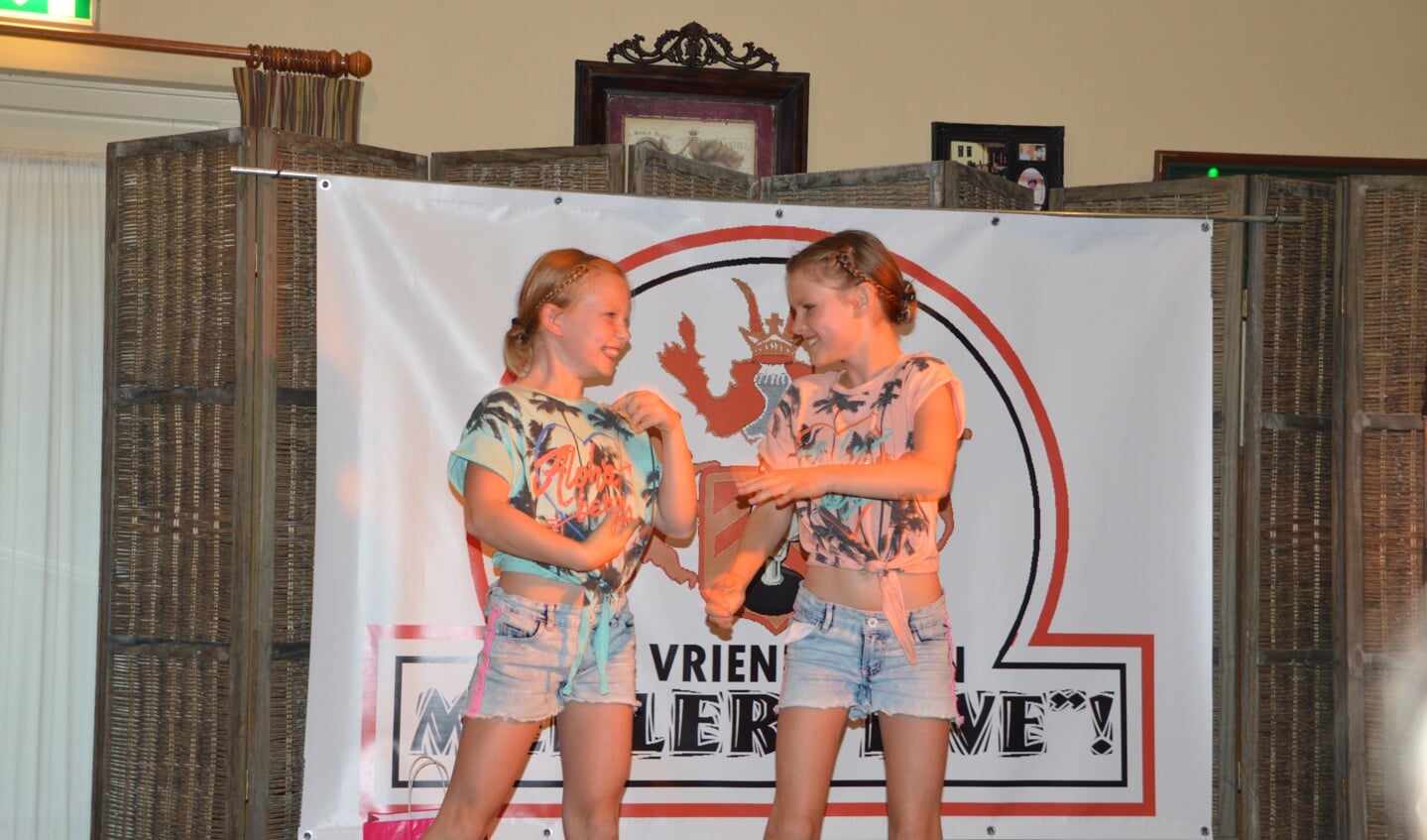 Winnaars  van Medler Live jeugd: Dieze Bierens en Kimberly Weenk met het nummer Sister BFF van Mylene & Rosanne. Foto: PR. 