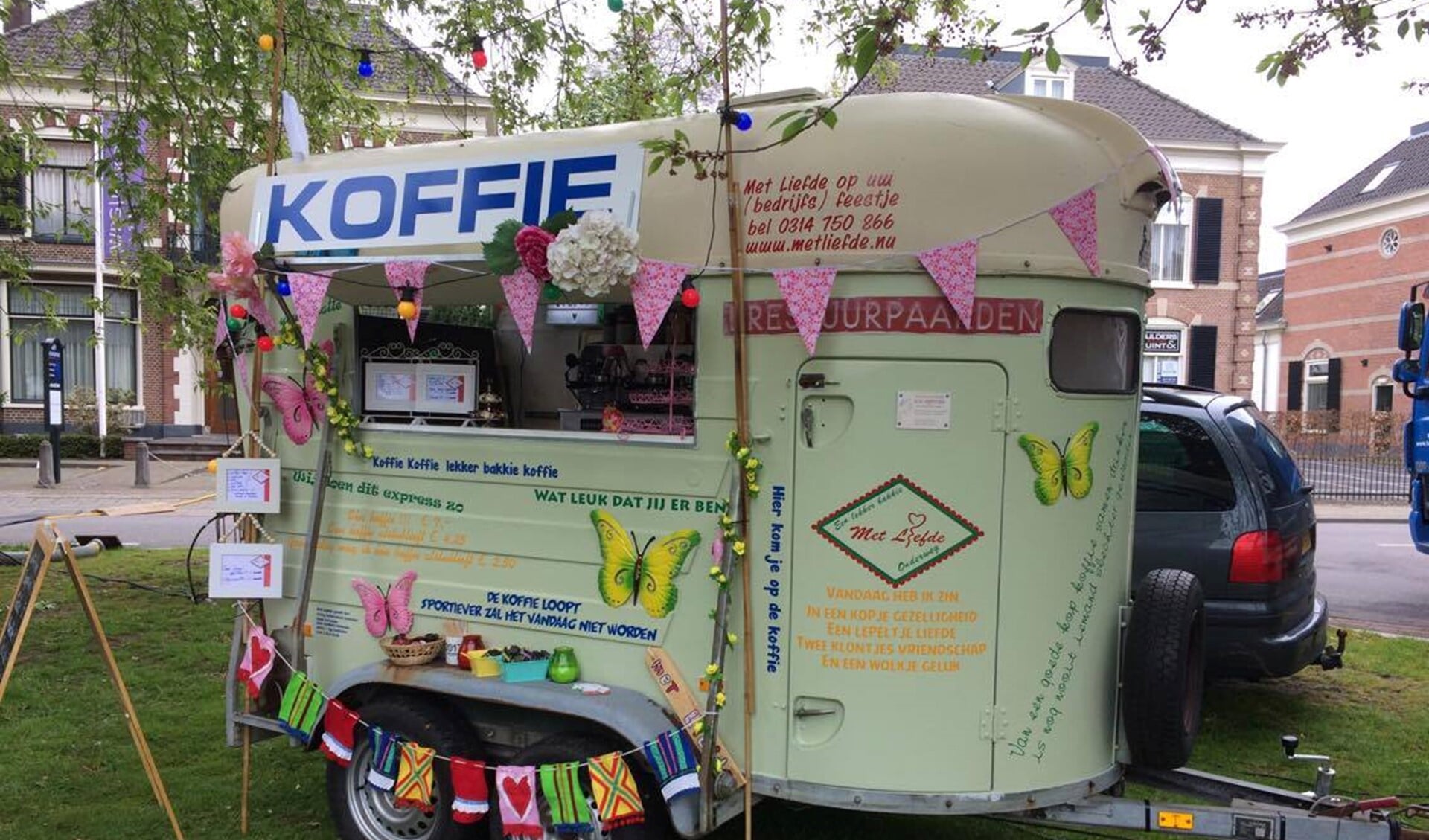 Koffie bereid in een omgebouwde paardentrailer. Foto: PR