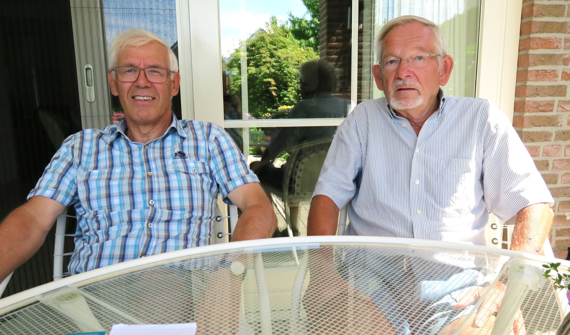 Bert Dijkmans (links) en Hans Wentink (rechts) van Denksport Bridge Groenlo. Foto: Theo Huijskes