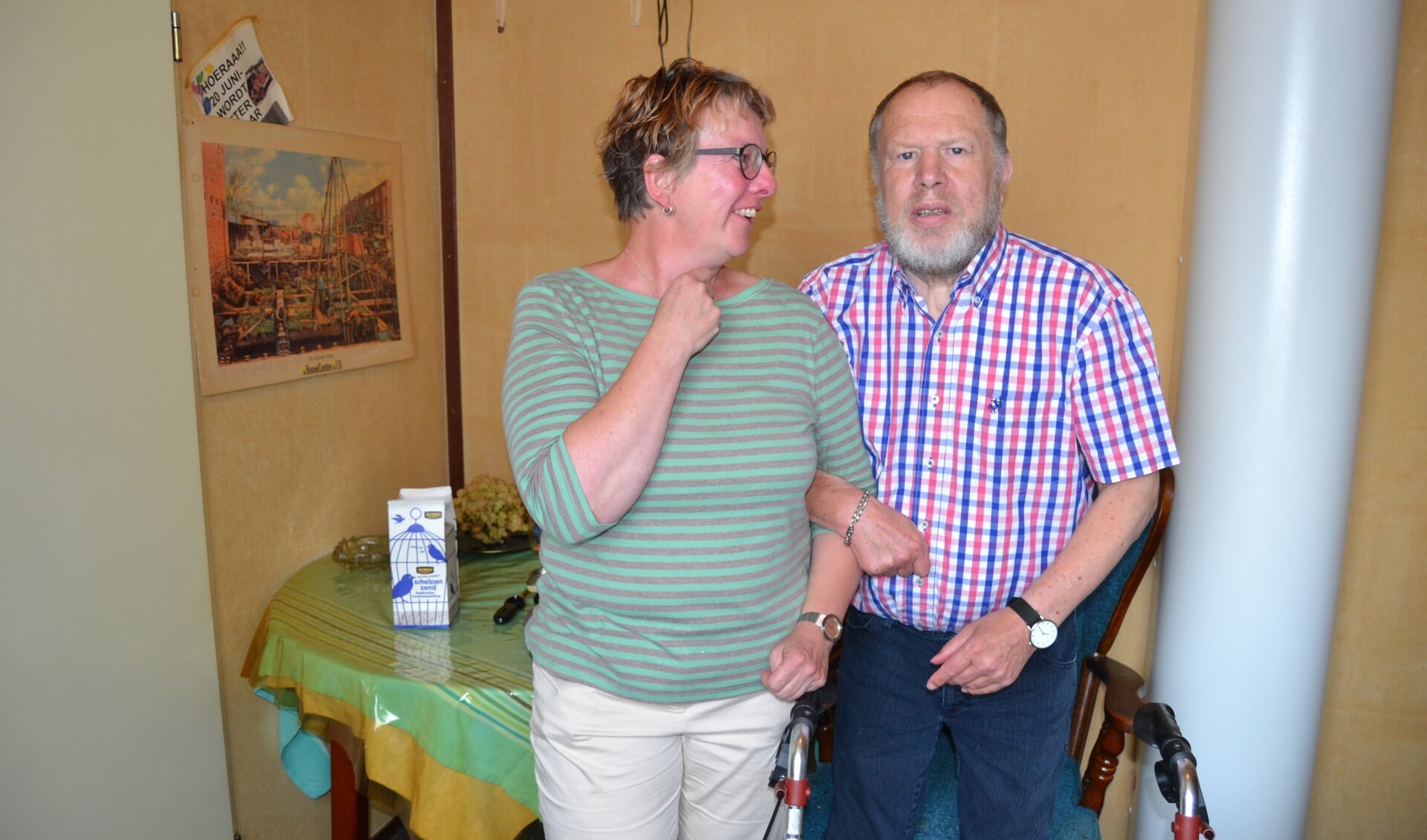 Peter Haans met zijn persoonlijk begeleider Veronique Rouwhorst, rechts de Q-Fog. Foto: Karin Stronks