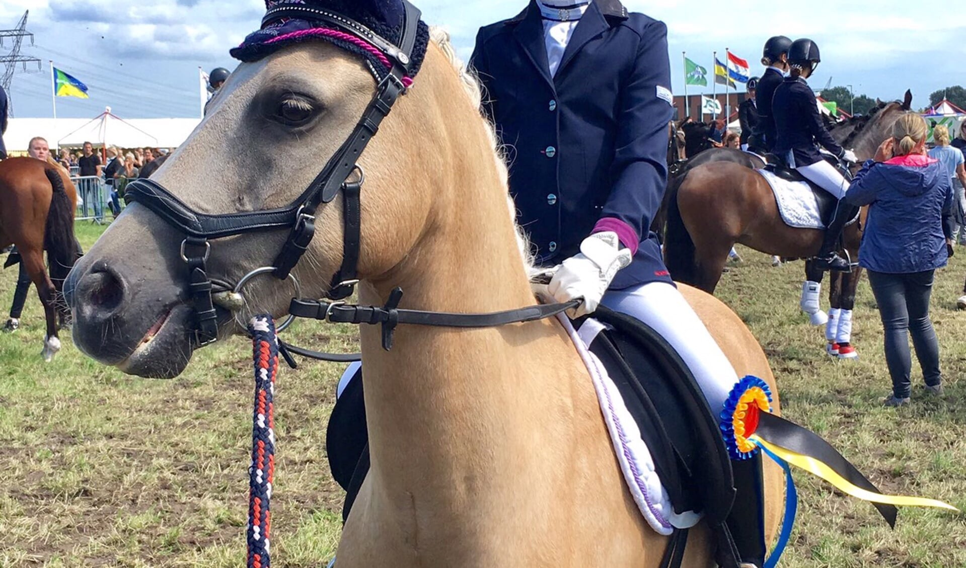 Ize Herwers werd met haar pony Bizarro Bonito reservekampioen van Gelderland. Foto: PR