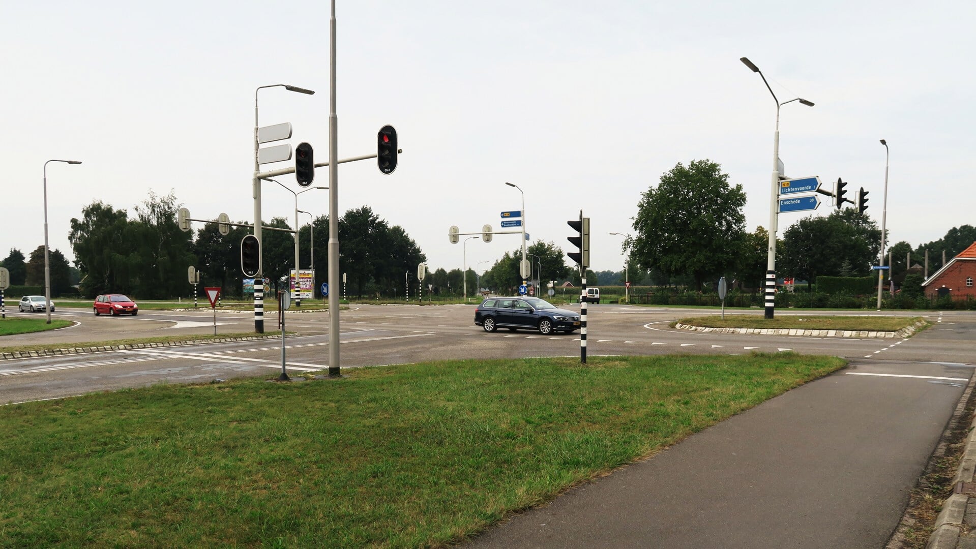 De kruising Zieuwentseweg-N18 wordt vanaf vrijdag 13 januari definitief afgesloten voor gemotoriseerd verkeer. Foto: Theo Huijskes