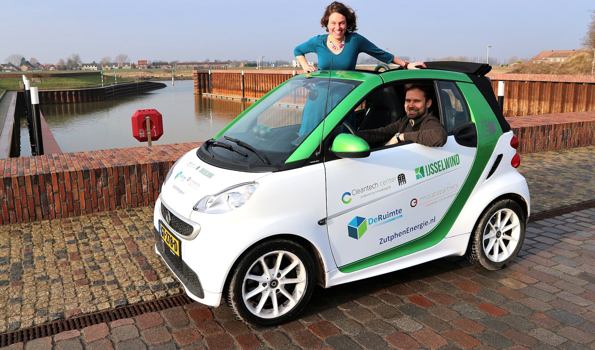 Nieuwe klanten krijgen een gratis dagdeel rijden in de Elektrip auto van ZutphenEnergie. Foto: PR