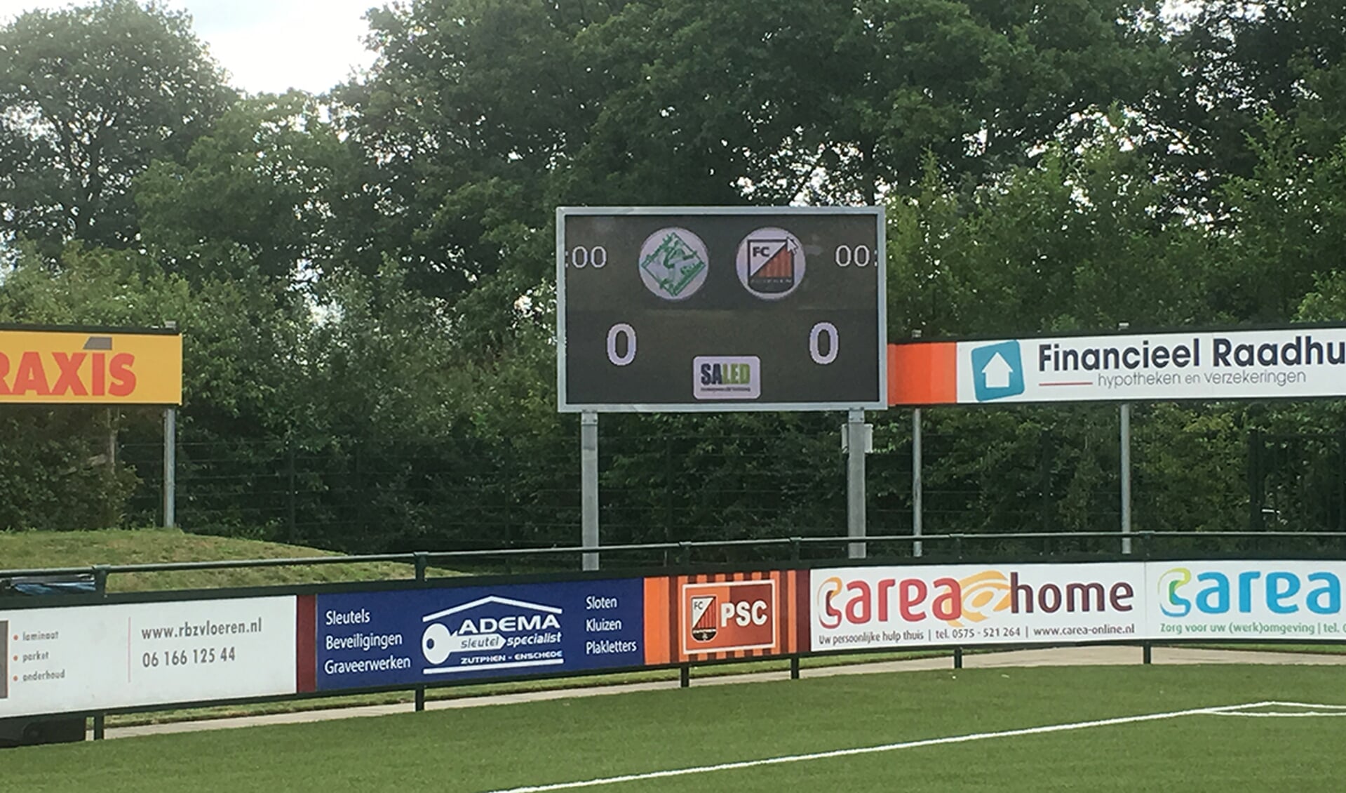 Het nieuwe scorebord van FC Zutphen. Foto: M. van 't  Klooster
