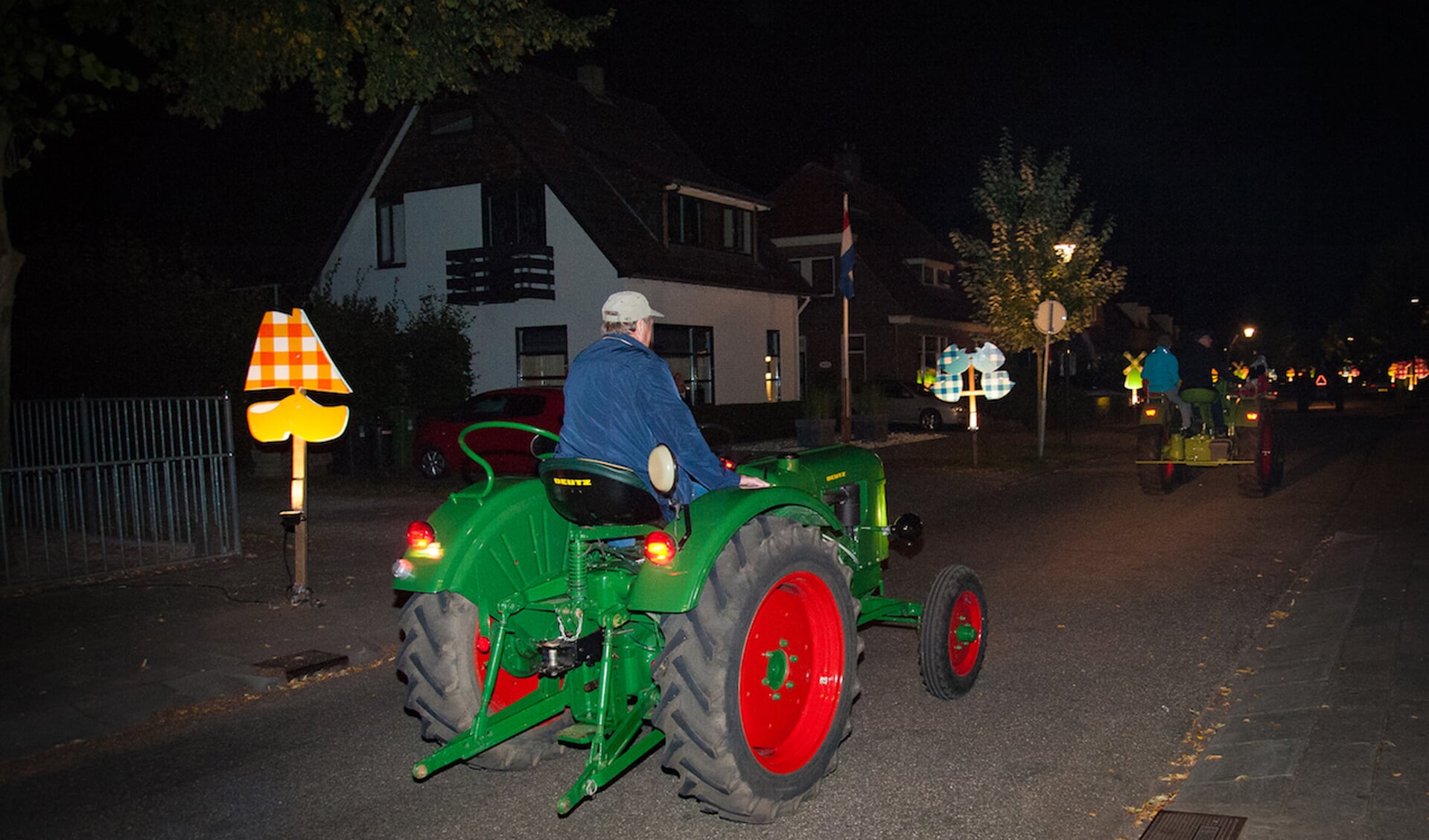 Vorig jaar namen veertig oldtimer tractoren deel aan de verlichtingsroute. Foto: PR. 