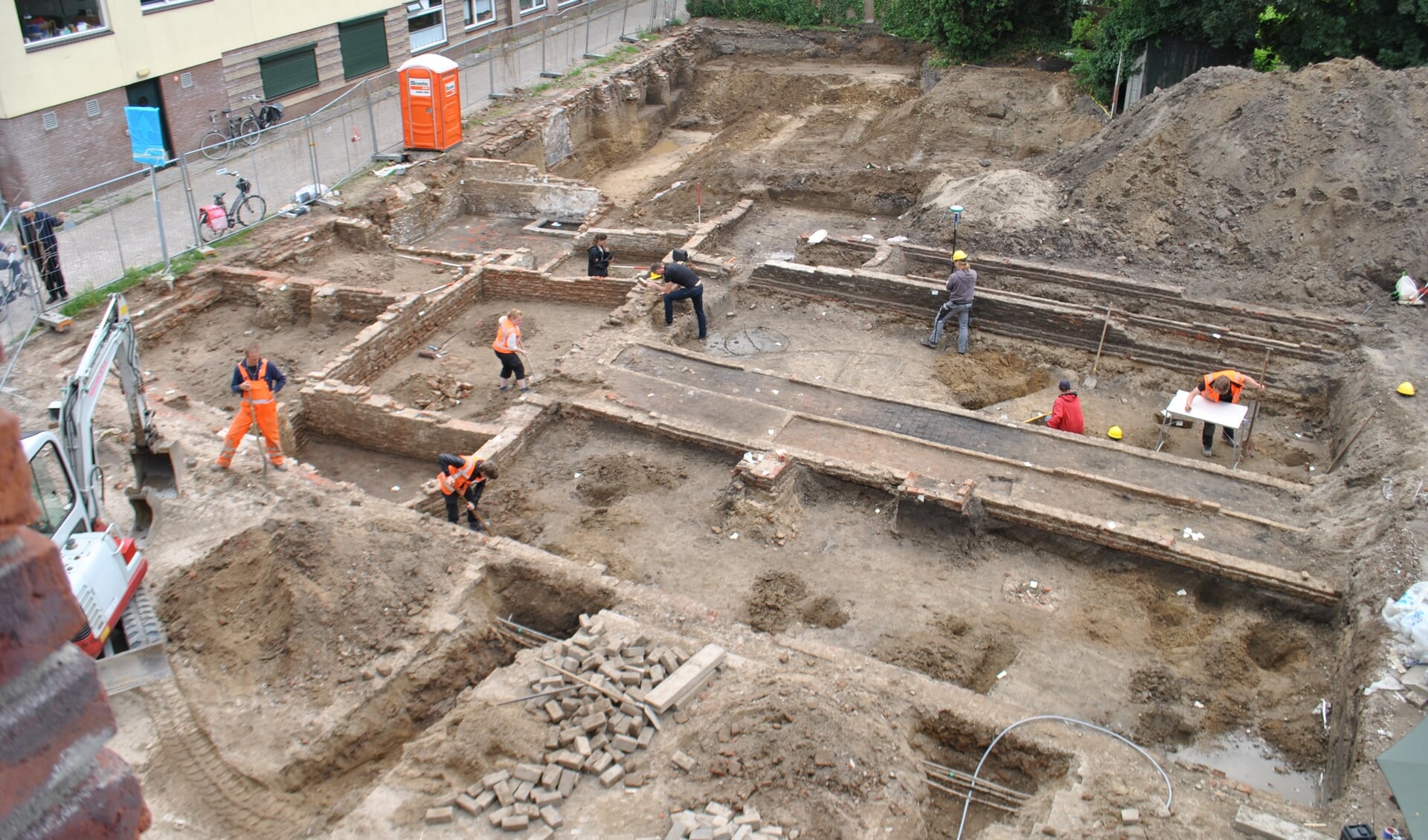 De opgravingen aan de Halvemaanstraat zijn van dichtbij te bekijken tijdens de open dag van Archeologie. Foto: PR