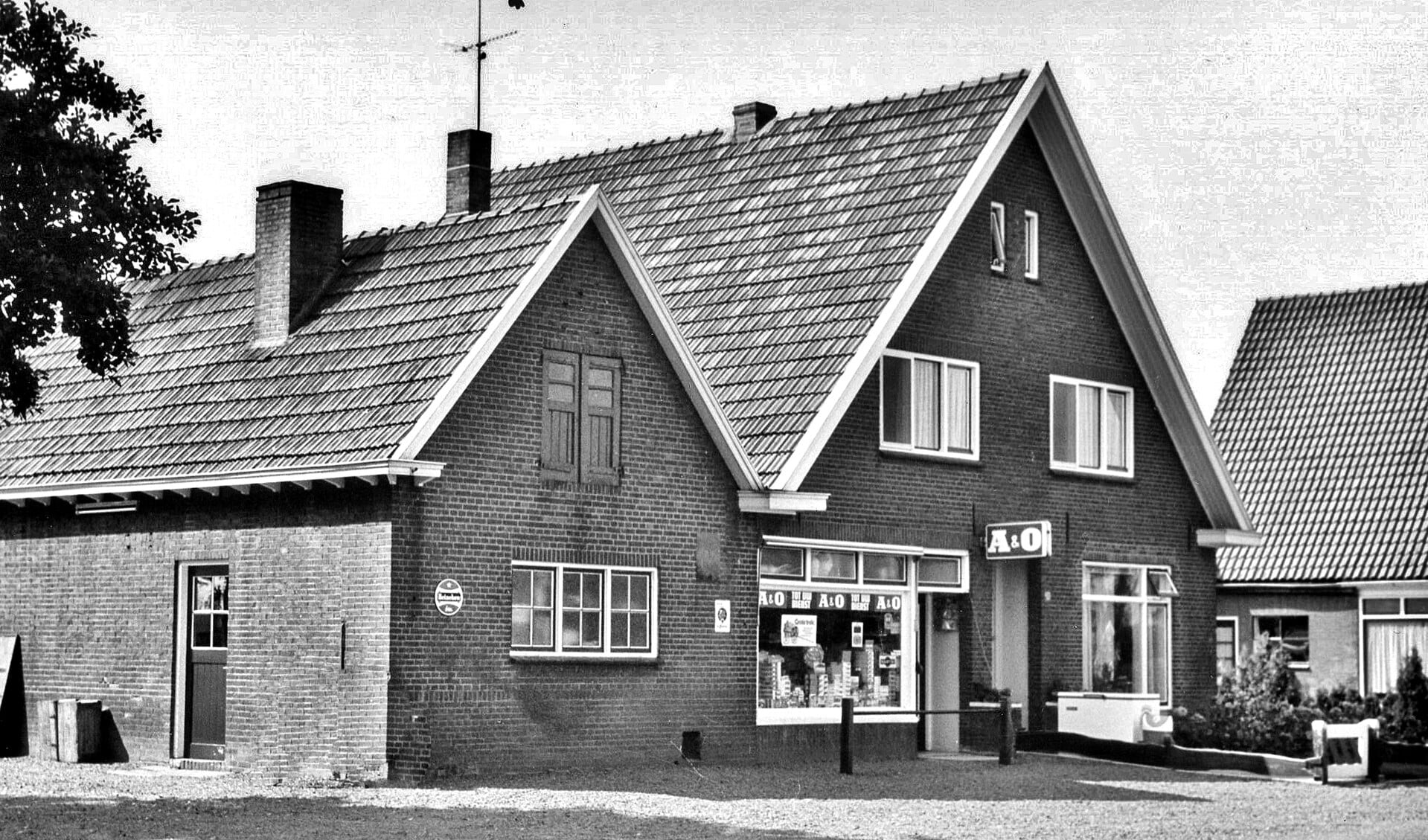 Buurtwinkel Gussinklo aan de Veenweg in Heelweg. Foto: collectie Gerard Bruil