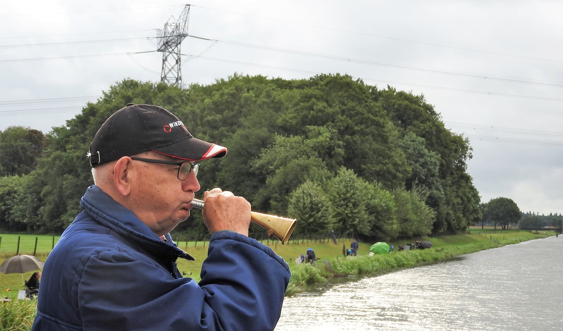 Jan van Emst is tot erelid benoemd van Hengelsportvereniging Ons Belang Zutphen. Foto: Simon de Wit