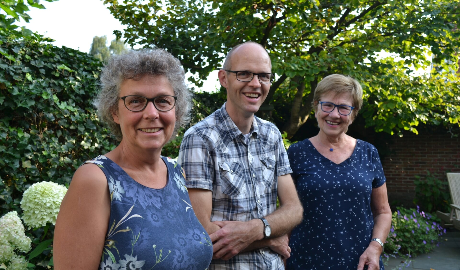 Van links naar rechts Gerda Goorman, ds. Freerk Hovinga en Barbara Poot. Foto: Leander Grooten