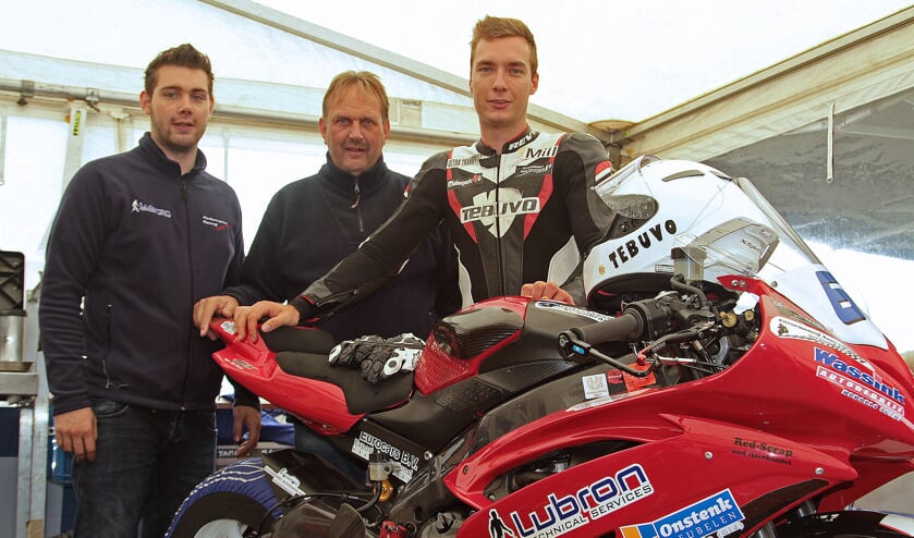 Arno en Tonny Wassink en rijder Joey den Besten. Foto: Henk Teerink