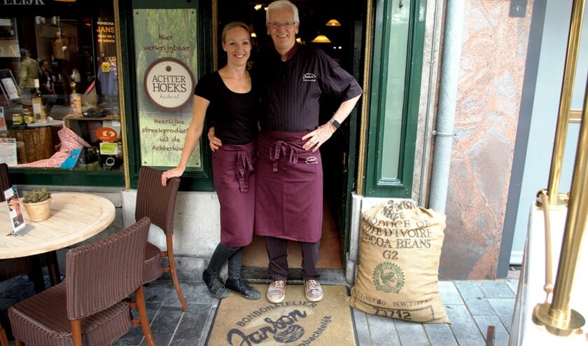 Huub Janson en zijn dochter Rineke zijn de drijvende krachten achter het Chocoladefestival in Zutphen. Foto: Meike Wesselink