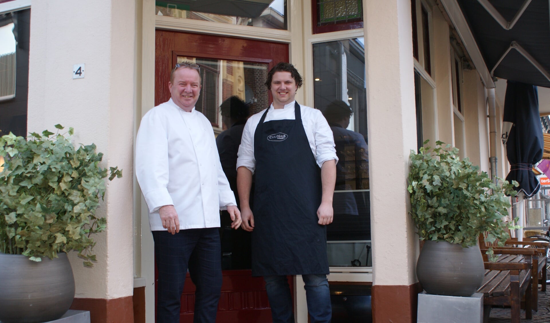 Tim Gommers (rechts) neemt Culinair Concept over van Jeroen van der Schee. Foto: Kevin ten Dolle